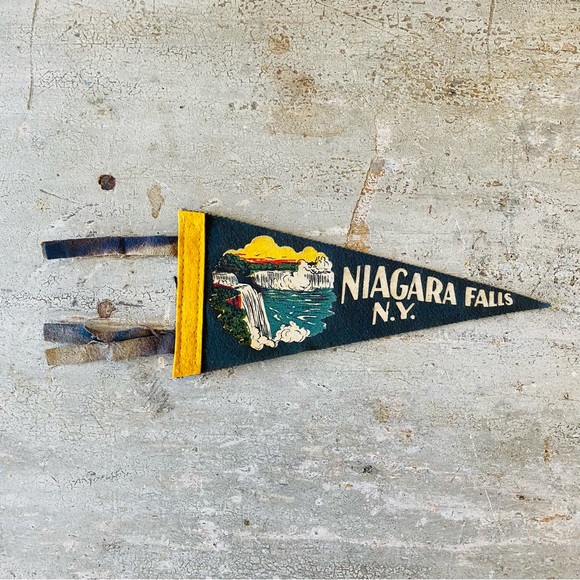 ♥️ Vintage ♥️ Niagara Falls Blue Felt Pennant